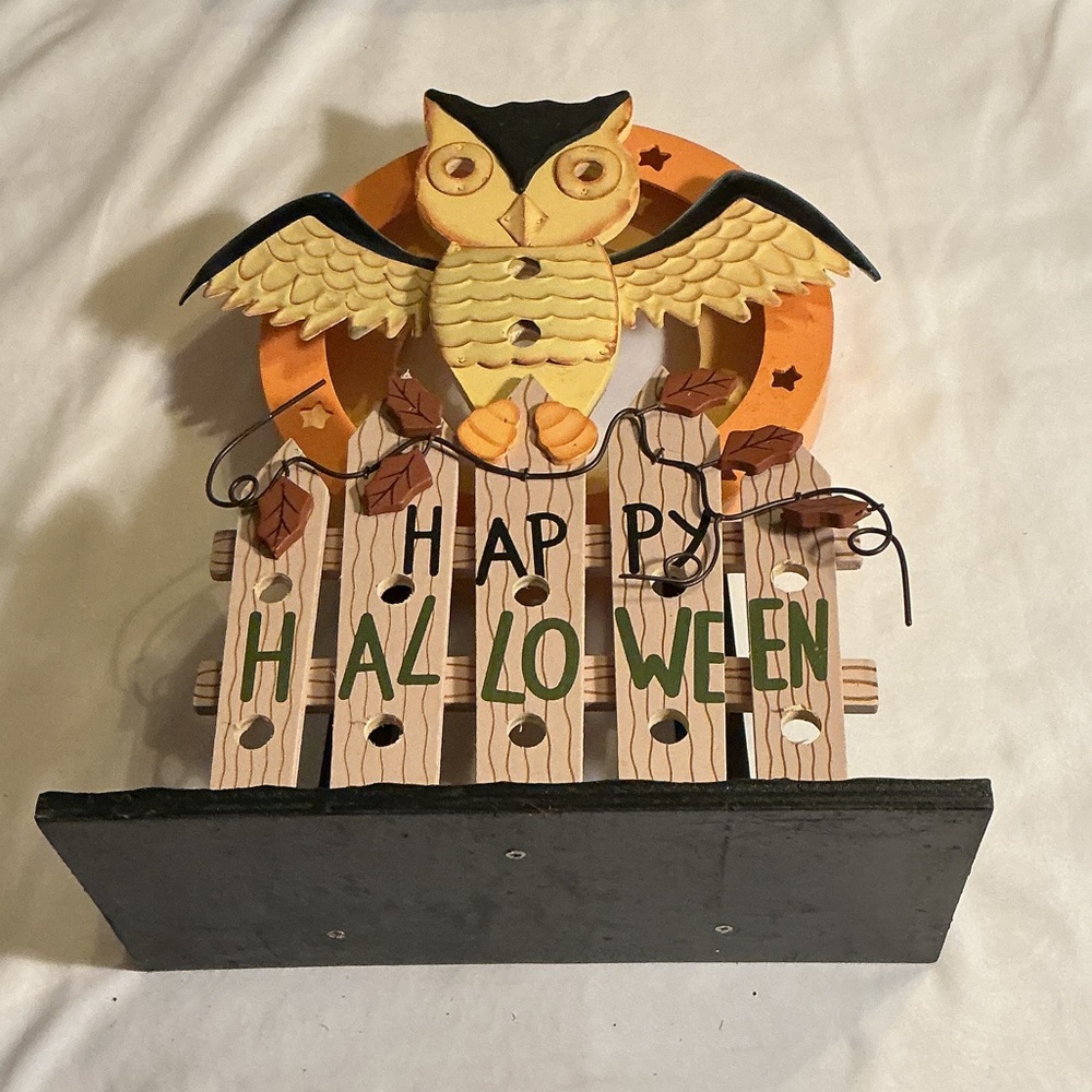 Handcrafted Owl 'Happy Halloween' Wood Wall Decor - Yellow/Orange